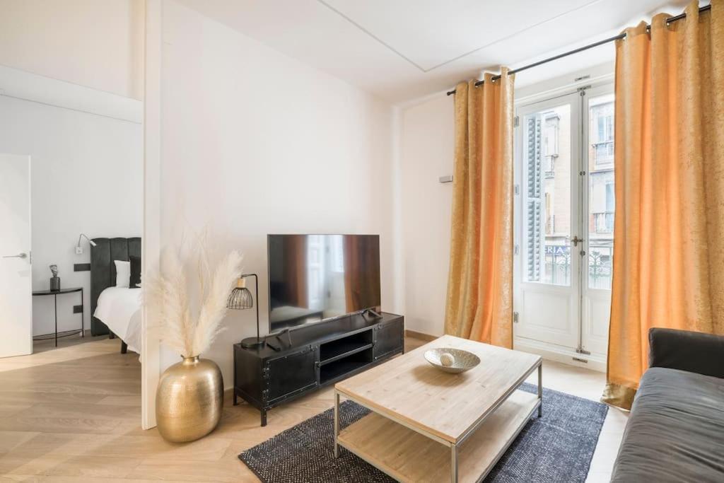 Lujoso Apartamento Cerca De Plaza Mayor Madrid Bagian luar foto